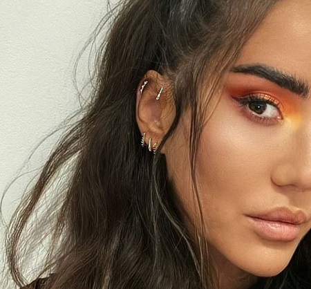 Tamara Kalinic Wiki, Height, Age, Boyfriend, Net worth, Biography & More 19 Tamara Kalinic has numerous ear piercings