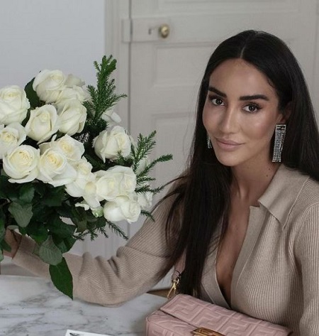 Tamara Kalinic Wiki, Height, Age, Boyfriend, Net worth, Biography & More 13 Tamara Kalinic is a Bosnian-born British Entrepreneur, Content Creator, and Social Media Star