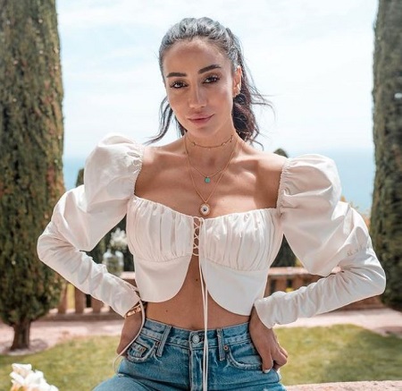 Tamara Kalinic Wiki, Height, Age, Boyfriend, Net worth, Biography & More 2 Tamara Kalinic mother is a director of a division in a hospital in England
