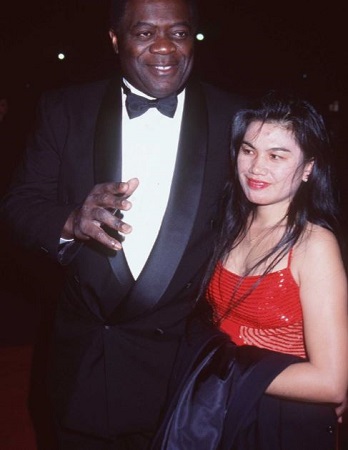 Tessie Sinahon (Yaphet Kotto's Wife) Wiki, Age, Children, Net worth, Biography & More 6 Tessie Sinahon with her husband Yaphet Kotto