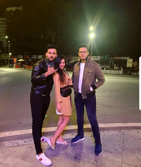 Triggered Insaan (Nischay Malhan) Wiki, Height, Age, Girlfriend, Family, Biography & More 13 Triggered Insaan clicked with his siblings