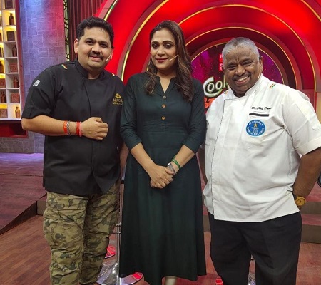 Venkatesh Bhat (Chef) wiki, Age, Wife, Net worth, Family, Biography & More 10 Venkatesh Bhat on the set