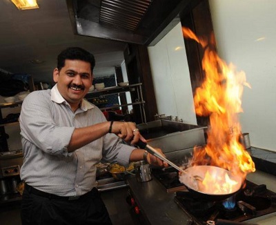 Venkatesh Bhat (Chef) wiki, Age, Wife, Net worth, Family, Biography & More 7 Venkatesh Bhat while cooking