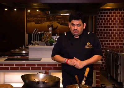 Venkatesh Bhat (Chef) wiki, Age, Wife, Net worth, Family, Biography & More 11 Venkatesh Bhat while making videos