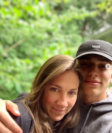 Vinnie Hacker - Bio, Height, Age, Girlfriend, Net worth, Wiki & More 7 Vinnie Hacker and his mom Maria Hacker