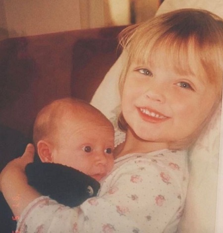 Wallis Day Wiki, Height, Age, Boyfriend, Family, Biography & More 10 Wallis Day childhood picture with her younger brother Alex Day