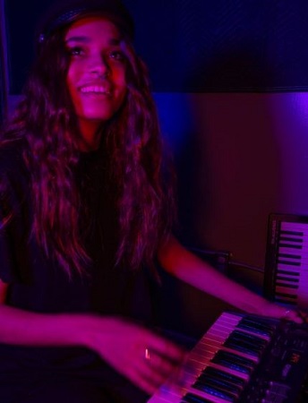 Yana Perrault: Bio, Height, Age, Boyfriend, Family, Wiki & More 11 Yana Perrault is a piano lover