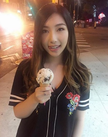 xChocoBars Wiki, Height, Age, Net worth, Boyfriend, Biography & More 18 xChocoBars loves ice cream
