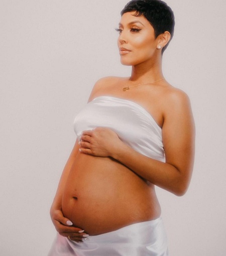 Abby De La Rosa Wiki | Age, Husband, Net worth, Family, Biography & More 11 Abby De La Rosa is pregnant with twin sons