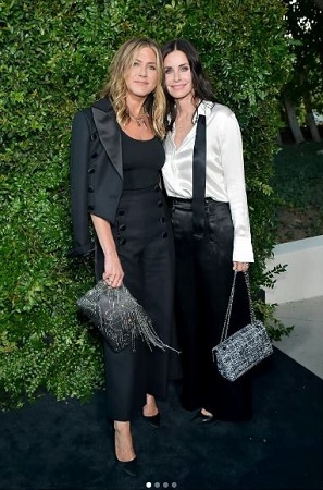 Amanda Anka with her friend Jennifer Aniston.