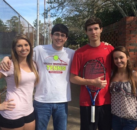 Zach Justice Wiki, Height, Age, Girlfriend, Family, Biography & More 11 An old photo of Zach Justice with his friends