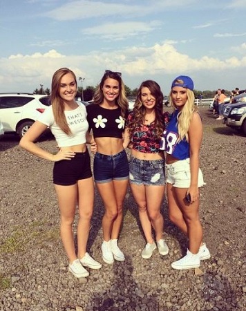 Abbie Herbert Wiki, Height, Age, Husband, Family, Biography & More 2 An old picture of Abbie Herbert with her friends