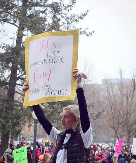 Anna Sitar Wiki, Height, Age, Boyfriend, Family, Biography & More 17 Anna Sitar at a 'Woman’s March' in January 22, 2018