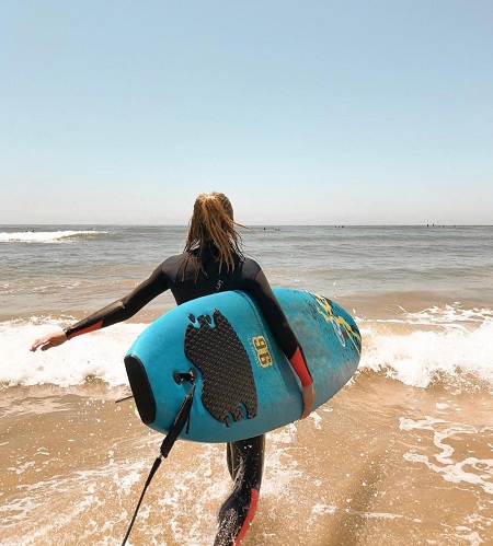 Anna Sitar Wiki, Height, Age, Boyfriend, Family, Biography & More 18 Anna Sitar enjoys surfing