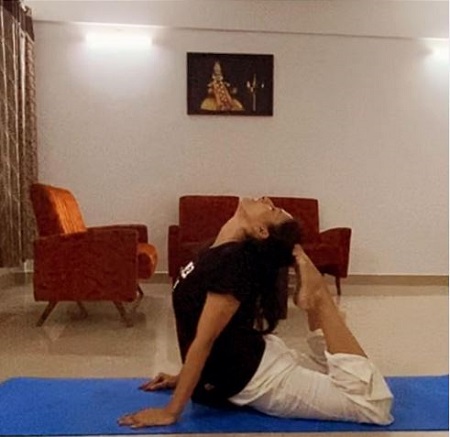 Aparna Das is doing workout.