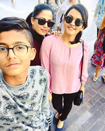 Aparna Das with her mother & brother abhishek Das.