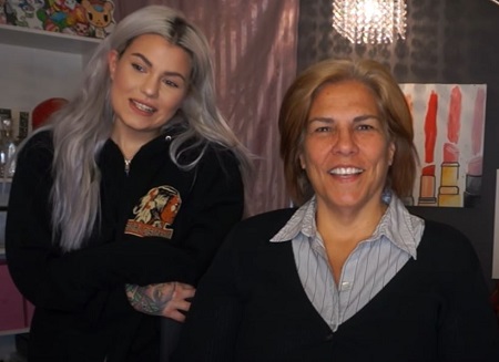 Bailey Sarian mother is a single mom