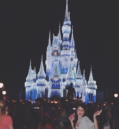 Bella Robertson Wiki | Height, Age, Boyfriend, Family, Biography & More 23 Bella Robertson went to Disneyland