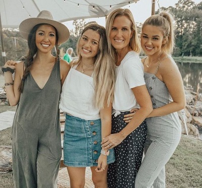 Bella Robertson Wiki | Height, Age, Boyfriend, Family, Biography & More 11 Bella Robertson with her mom and siblings