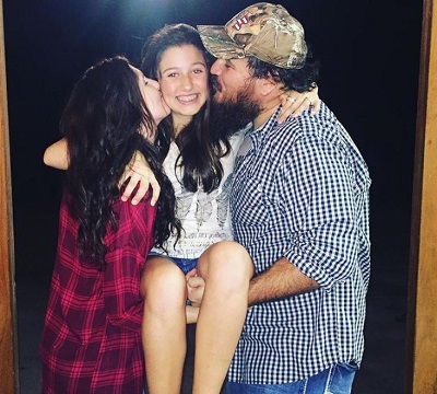 Bella Robertson Wiki | Height, Age, Boyfriend, Family, Biography & More 9 Bella Robertson with her mother and father