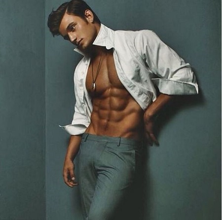 Bryant Wood Wiki | Height, Age, Girlfriend, Family, Biography & More 9 Bryant Wood builds his body.