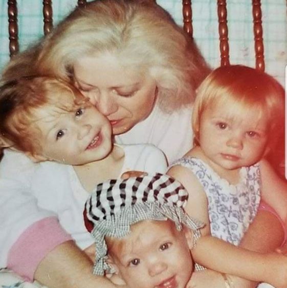 Justine Paradise Wiki | Height, Age, Boyfriend, Family, Biography & More 7 Childhood photo of Justine Paradise with her mom and siblings