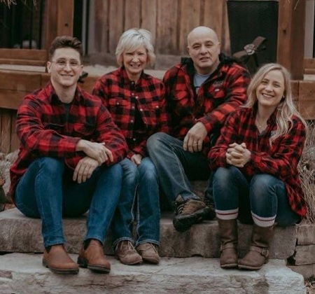Danielle Beausoleil Wiki | Age, Boyfriend, Height, Family, Biography & More 10 Danielle Beausoleil with her parents and brother Trav Beausoleil.