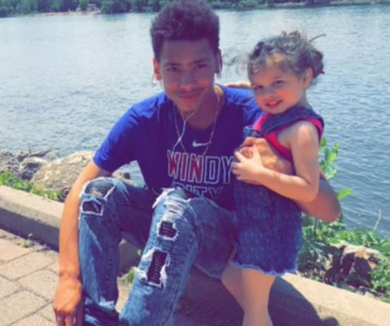Daunte Wright Wiki | Age, Family, Death, Girlfriend, Biography & More 9 Daunte Wright and his child