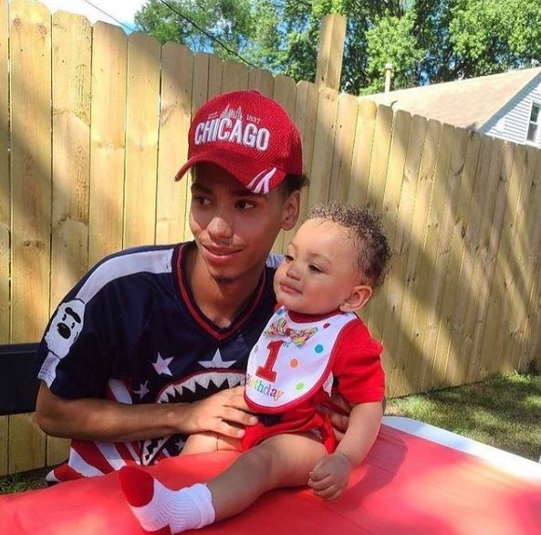 Daunte Wright Wiki | Age, Family, Death, Girlfriend, Biography & More 6 Daunte Wright with his son