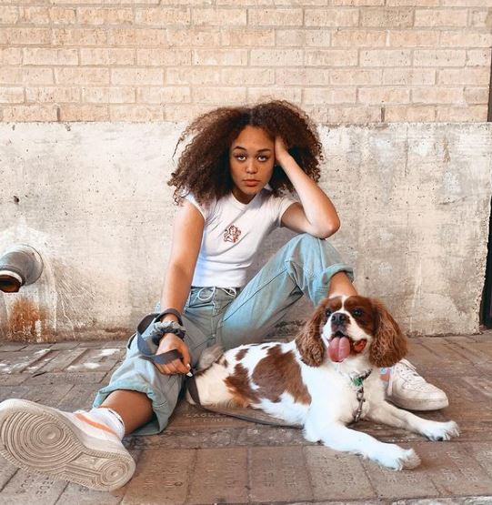 Devyn Winkler Wiki | Height, Age, Boyfriend, Family, Biography & More 18 Devyn Winkler with her pet dog