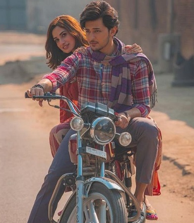 Diksha Singh Wiki, Height, Age, Boyfriend, Family, Biography & More 11 Diksha Singh and Darshan Raval