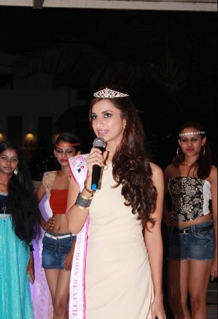 Diksha Singh Wiki, Height, Age, Boyfriend, Family, Biography & More 13 Diksha Singh at a fashion show