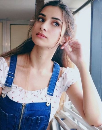 Diksha Singh Wiki, Height, Age, Boyfriend, Family, Biography & More 20 Diksha Singh facts