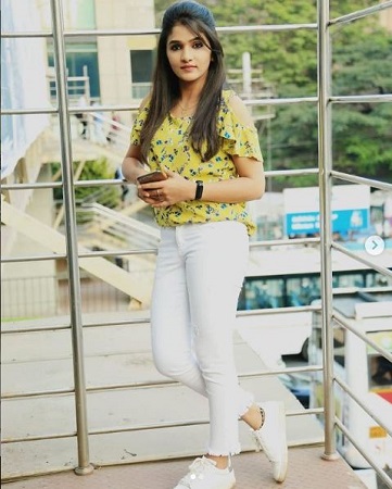 Divya Uruduga Wiki | Height, Age, Boyfriend, Family, Biography & More 7 Divya Uruduga height.
