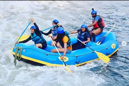 Divya Uruduga Wiki | Height, Age, Boyfriend, Family, Biography & More 17 Divya Uruduga is doing Rafting.