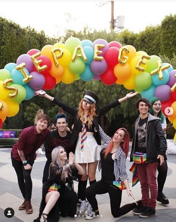 Jessie Paege Biography, Height, Age, Boyfriend, Family, Wiki & More 9 Jessie Paege with her friends.