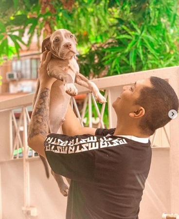 Jon Gutierrez (King Badger) Wiki, Height, Age, Girlfriend, Family, Biography & More 8 Jon Gutierrez with his pet dog