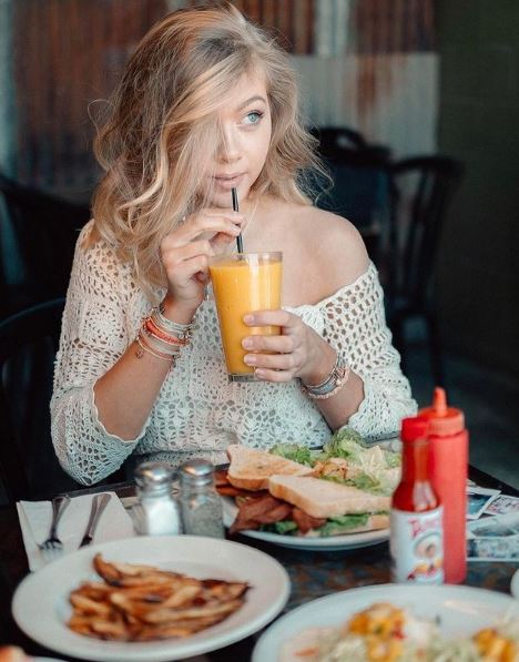 Justine Paradise Wiki | Height, Age, Boyfriend, Family, Biography & More 3 Justine Paradise is a foodie