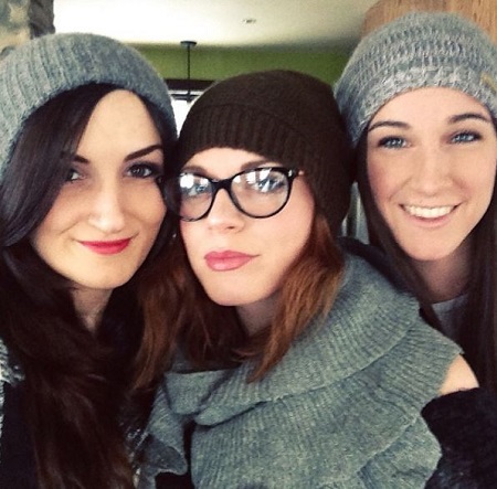 LaurenzSide Wiki, Height, Age, Husband, Family, Biography & More 8 LaurenzSide with her cousins