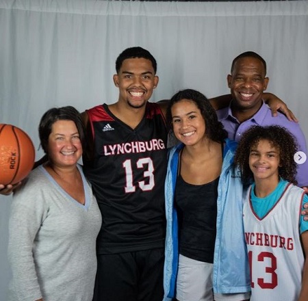 Leslie Davis (Hubert Davis' Wife) Wiki, Age, Children, Net worth, Bio & More 8 Leslie Davis with her husband Hubert Davis, kids Elijah, Micah, and Bobbie Gracie