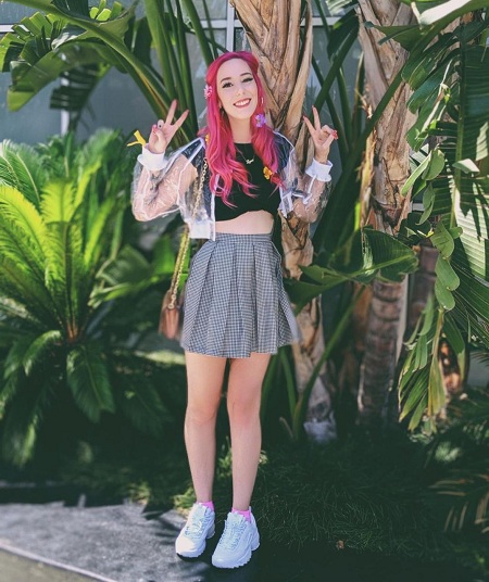 MeganPlays Wiki | Height, Age, Boyfriend, Family, Biography & More 6 MeganPlays Height and Weight