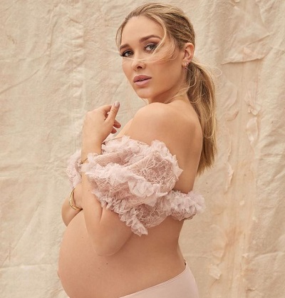 Michele Lacroix Wiki | Age, Husband, Height, Family, Biography & More 16 Michele Lacroix during maternity shoot