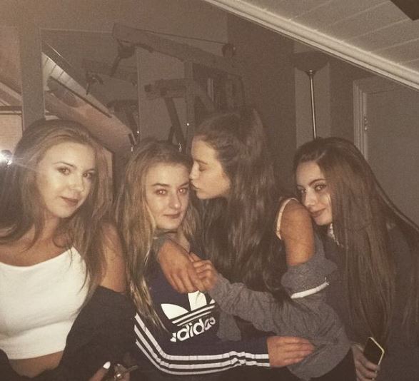 Olivia Neill Wiki | Height, Age, Boyfriend, Family, Biography & More 9 Olivia Neill with her friends