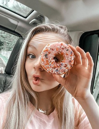 Pressley Hosbach Wiki, Height, Age, Boyfriend, Family, Biography & More 25 Pressley Hosbach favorite sweet