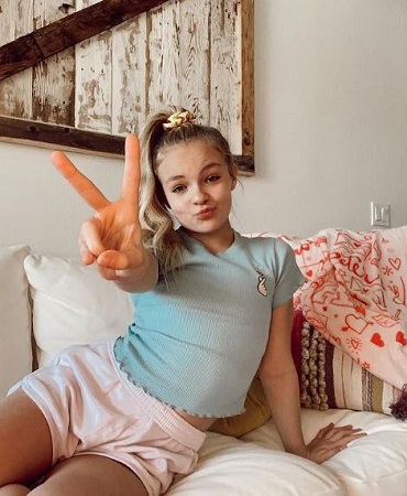 Pressley Hosbach Wiki, Height, Age, Boyfriend, Family, Biography & More 4 Pressley Hosbach wiki