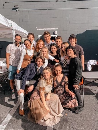 Pressley Hosbach Wiki, Height, Age, Boyfriend, Family, Biography & More 18 Pressley Hosbach with the cast of Stage Fright