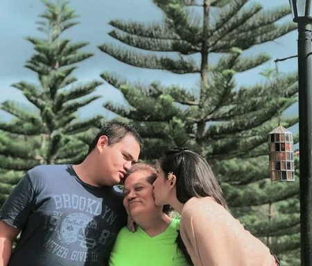 Samantha Bernardo Wiki, Height, Age, Boyfriend, Family, Biography & More 8 Samantha Bernardo with her mom Nora Bernardo and brother Aron Bernardo