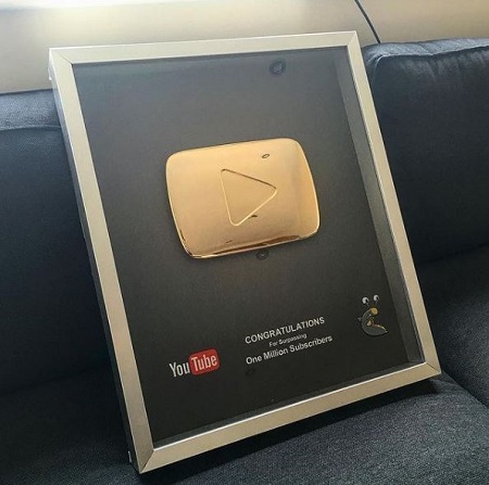 Slogoman got a golden YouTube Button.