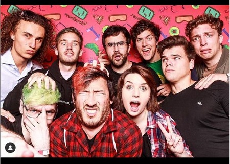 Slogoman with his fellow YouTuber friends