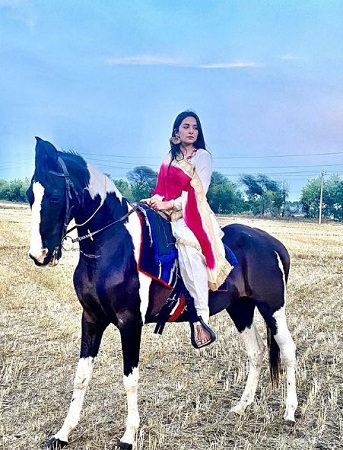 Sruishty Mann Wiki, Age, Height, Boyfriend, Family, Biography & More 10 Sruishty Mann is riding a horse.